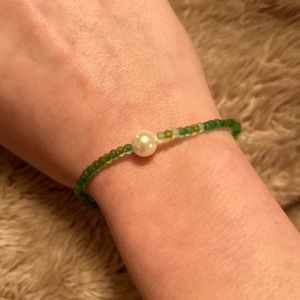 ⭐️Women’s hand beaded bracelet 💚🤍